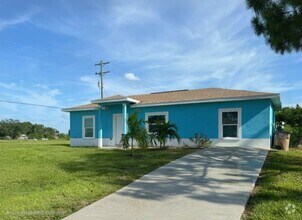 Building Photo - 3000 Sunshine Blvd S