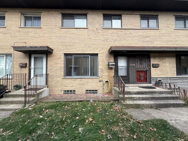 Foto del edificio - 10021 Frontage Rd