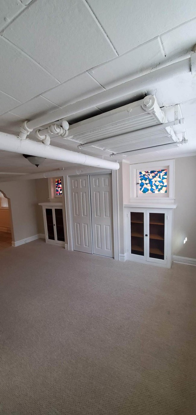 Building Photo - 2110 Scoville Ave