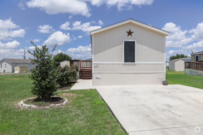 Building Photo - 7151 Woodlake Pkwy