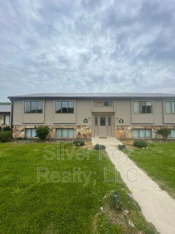 Primary Photo - 123 S Victoria Rd
