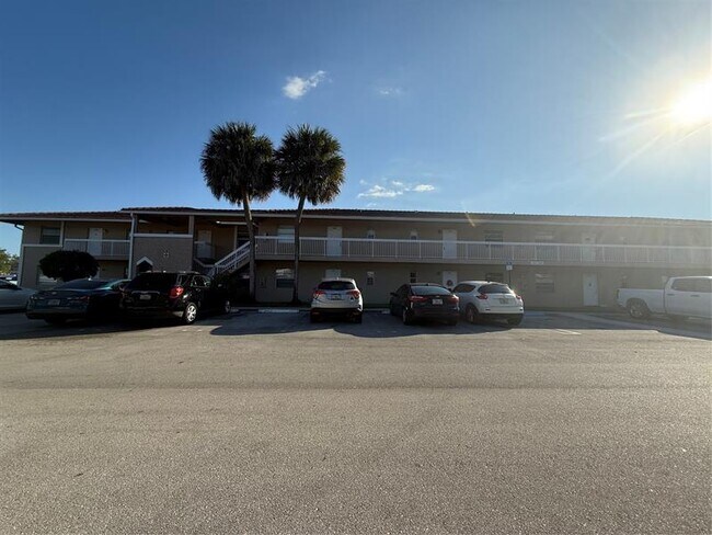 Foto del edificio - 9930 Twin Lakes Dr