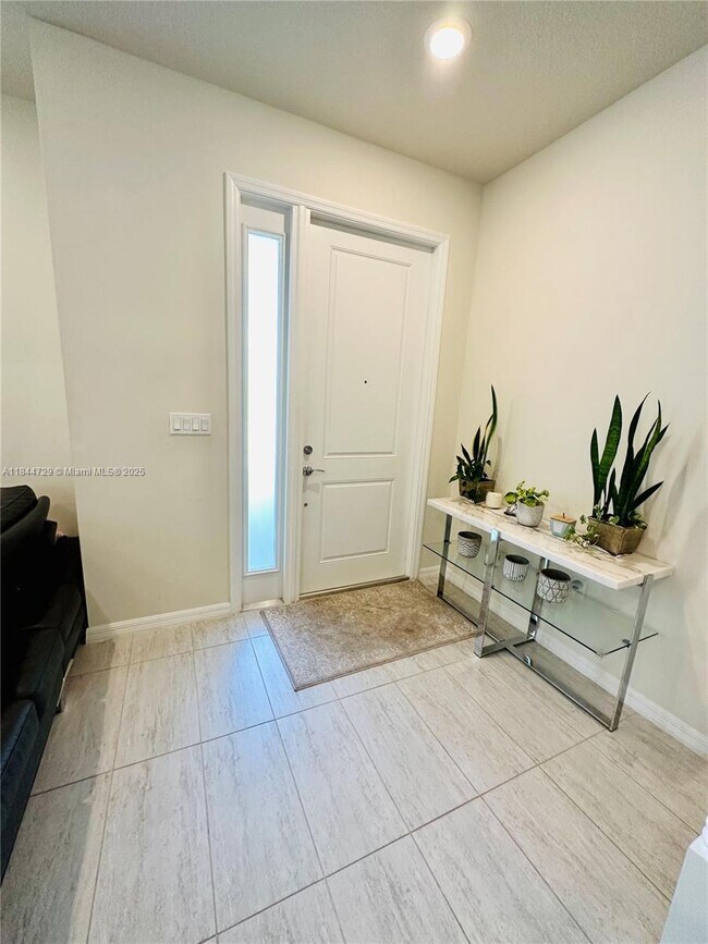 Foto del edificio - 4950 Eucalyptus Dr