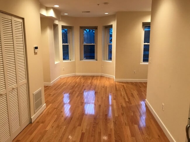 Building Photo - 3227 11th St NW