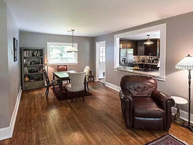 Building Photo - 3BD/2BA with a FLEX ROOM HOUSE IN WEST ASHLEY- Available June 1, 2026!