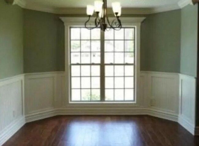 Foto del edificio - Charming 4-Bedroom Home Near Moody AFB with Hardwood Floors, Spacious Kitchen, and Fenced Backyard!