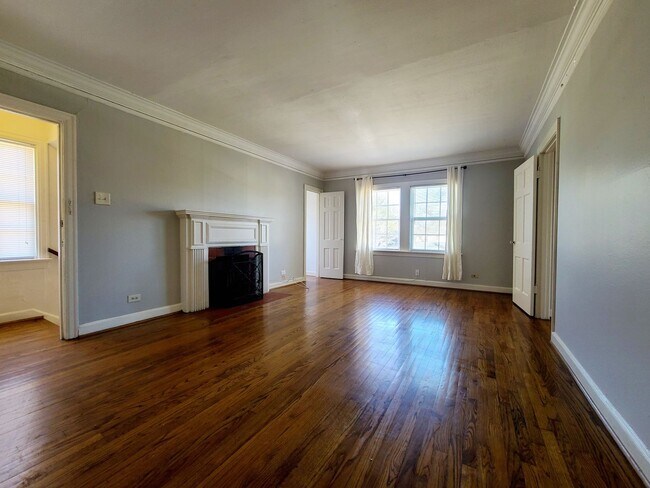 Building Photo - Spacious Lower Greenville Duplex - 3 Bedro...