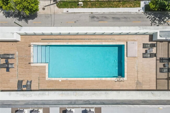 Foto del edificio - 321 NE 26th St