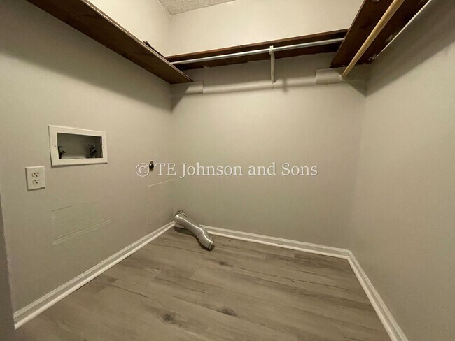 Building Photo - 2550 Green Oaks Ct SE