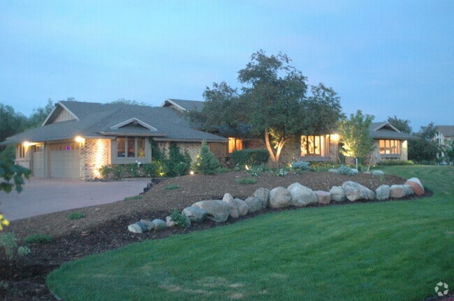 Building Photo - 1002 Creek Ct