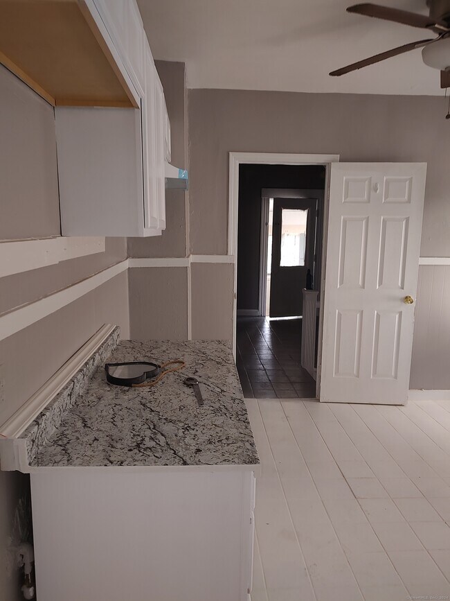 Foto del edificio - 592-594-594 Norman St