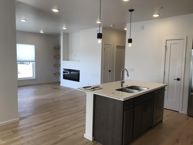 Building Photo - 2430 Tschache Ln