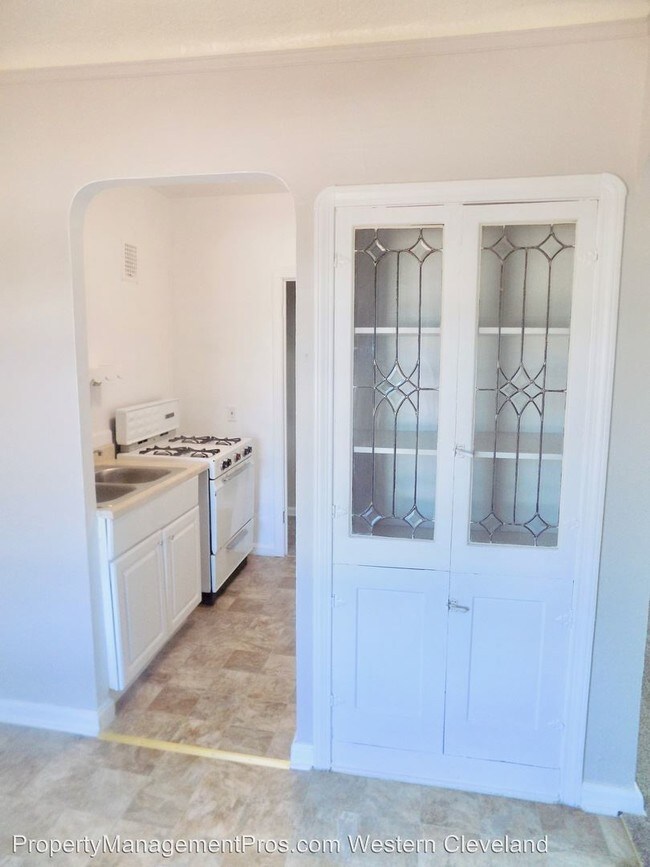 1365 Clarence Ave Lakewood Oh 44107 House For Rent In Building Photo 1365 Clarence Ave