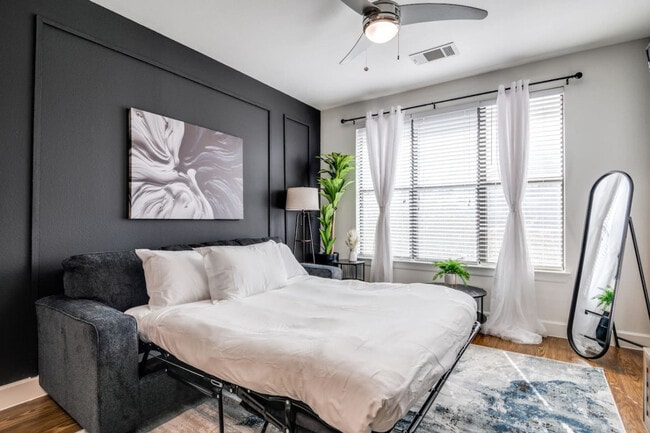 Foto del edificio - 5250 Town and Country Blvd