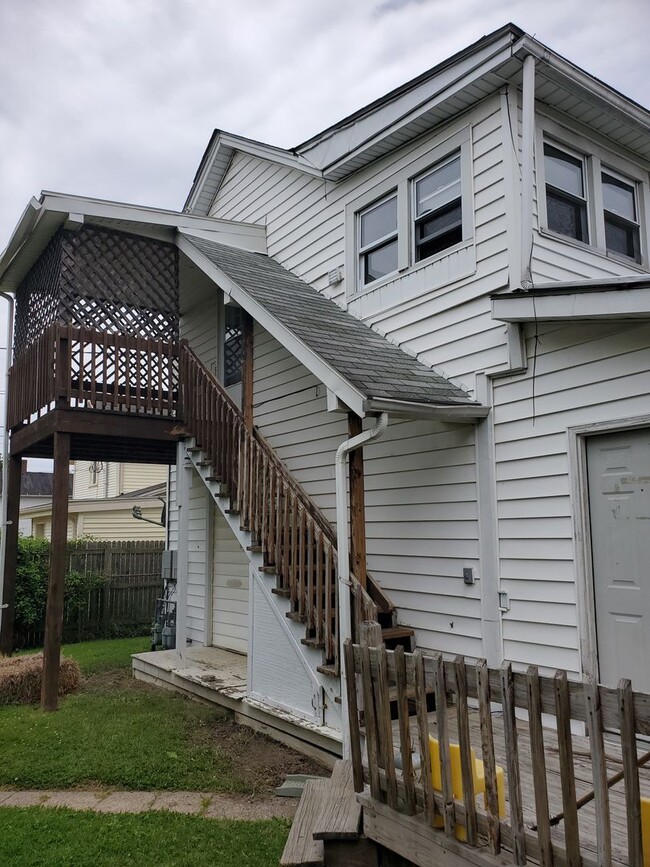 Building Photo - 750-752 E Wheeling St