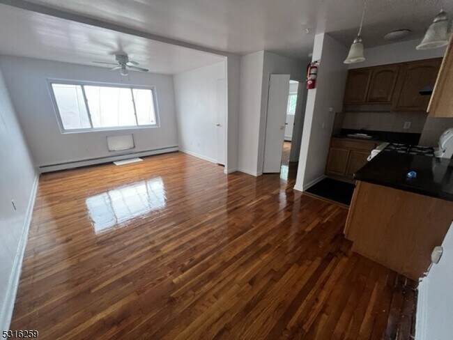 Foto del edificio - 519 Monroe Ave