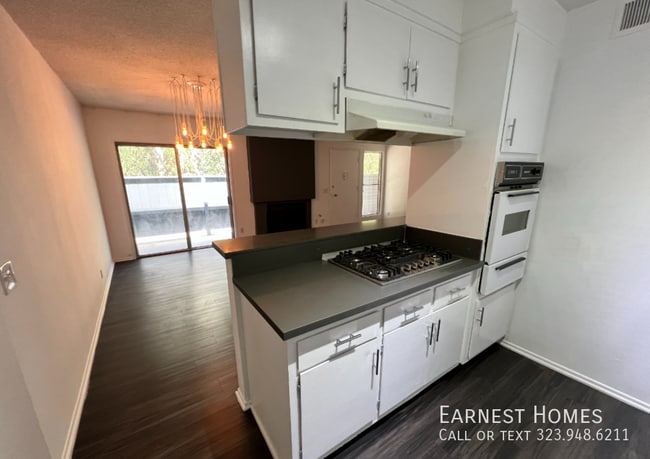 Foto del edificio - 5236 Kester Ave