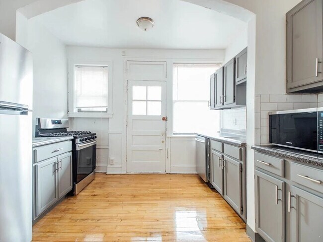 Foto del edificio - 2332 W Addison St