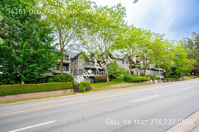 Photo du bâtiment - Top Floor with Loft - Pet Friendly!