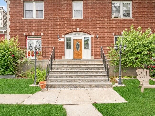 Photo - 12 Lincoln Pl Apartment