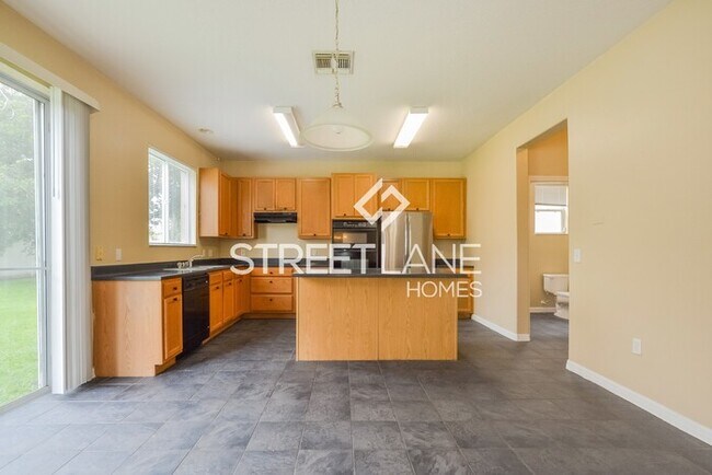Building Photo - Now offering first full month free!!