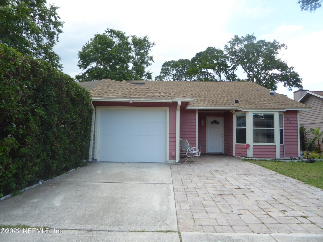 Foto principal - 14317 Coral Reef Dr S
