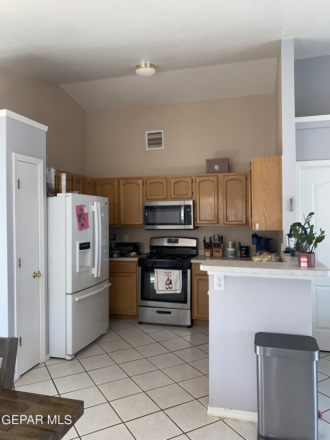 Building Photo - 12226 Maria Seanes Dr