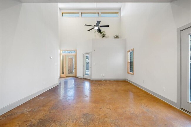 Building Photo - 4021 Valley View Rd