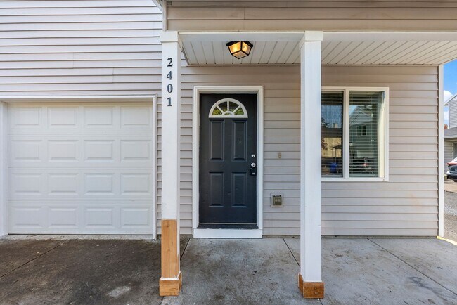 Building Photo - Spacious 4-Bedroom Home in SE Portland