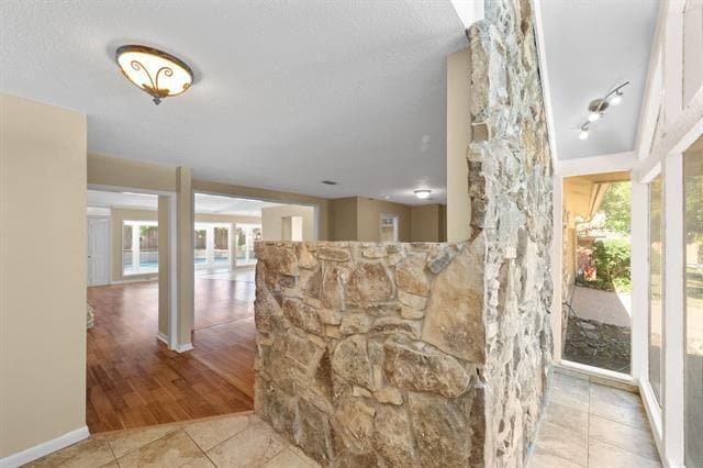Building Photo - 1425 Wreyhill Dr