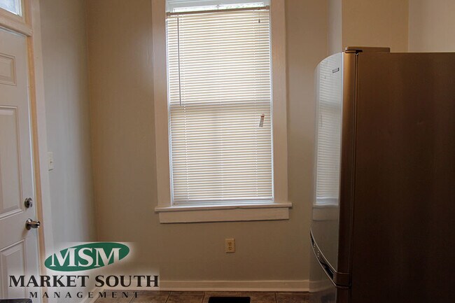 Building Photo - NEWLY RENOVATED 3 BEDROOM ON HABERSHAM/ E32