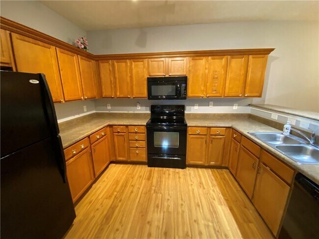 Building Photo - 5221 Bombay Dr