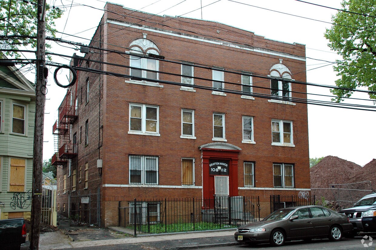 Primary Photo - 108-112 Grafton Ave