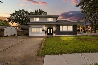 Building Photo - 231 Starmond Ave