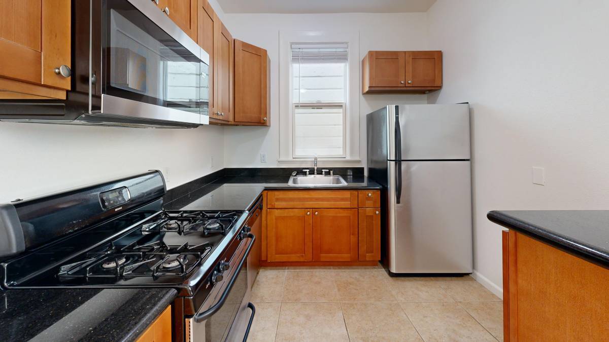 Primary Photo - 1549 Clay St