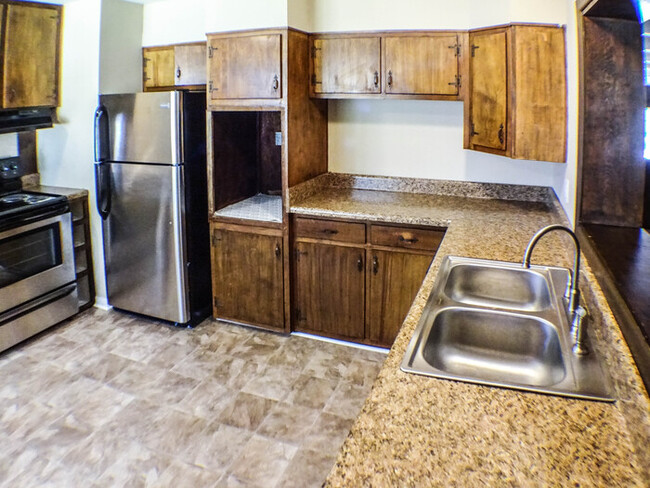 Building Photo - Alluring 3 Bedroom Home!