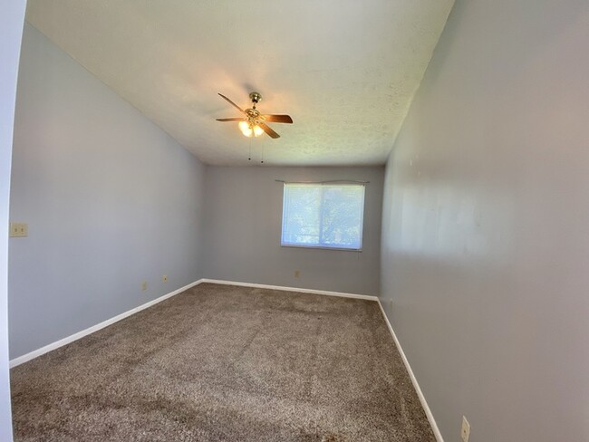 Building Photo - 27 Rio Grande Cir