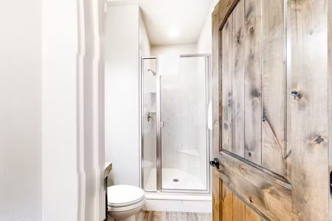 Building Photo - Clean 3 Bedroom Furnished Park's Edge Townhouse with A/C and 2 Car Garage