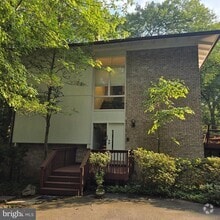 Building Photo - 10612 Crossing Creek Rd