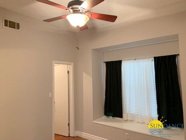 Foto del edificio - Beautiful Two Bedroom with Converted Garage in FWB!
