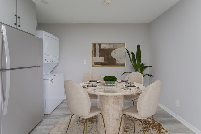 Photo du bâtiment - Beautiful 2 Bedroom Basement Apartment – A...