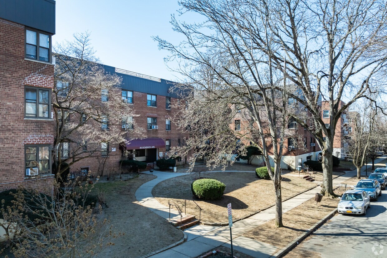 Foto del edificio - 46 Schenck Ave