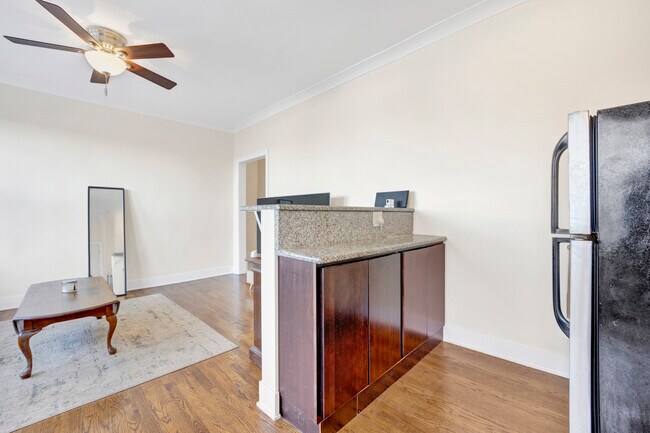 Foto del edificio - 3153 W Augusta Blvd