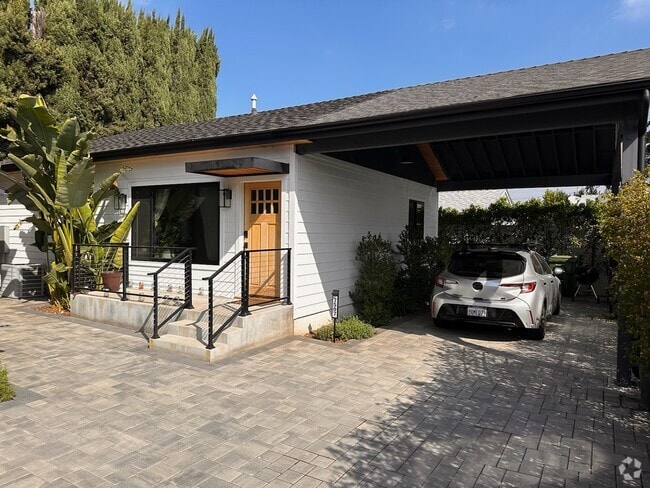 Building Photo - 7507 Hesperia Ave