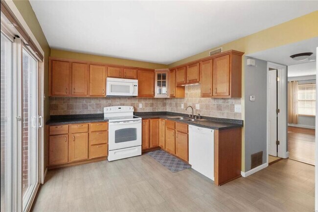 Kitchen - 4279 Mansard Dr