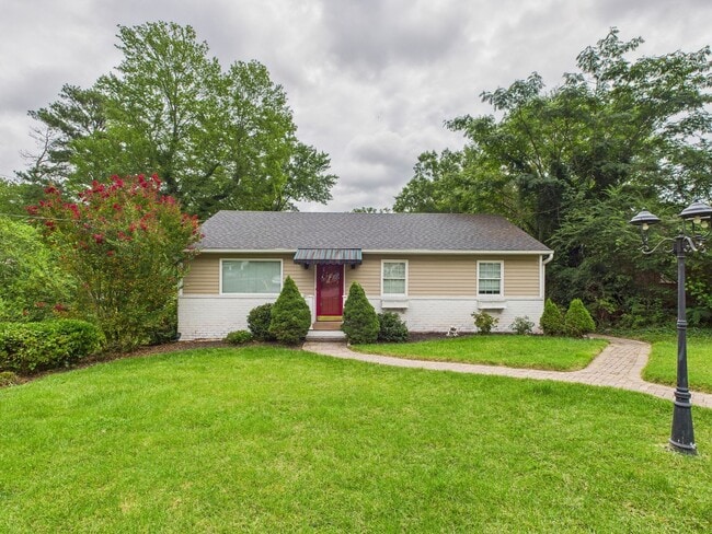 Building Photo - 1109 Dinwiddie Ave