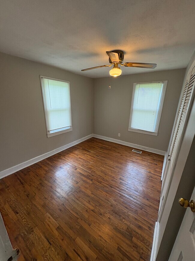 Foto del edificio - 407 Douglas Ln