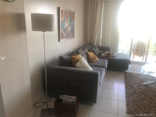 Foto del edificio - 2841 NE 163rd St