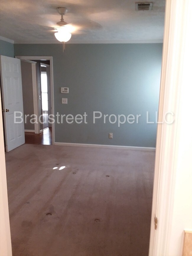 Building Photo - 2255 Birchwood Dr