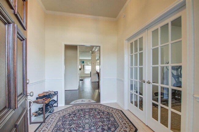 Building Photo - 2918 Surrey Cir